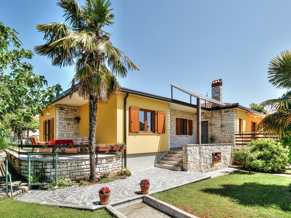 Lovric House With Apartments Умаг Екстер'єр фото