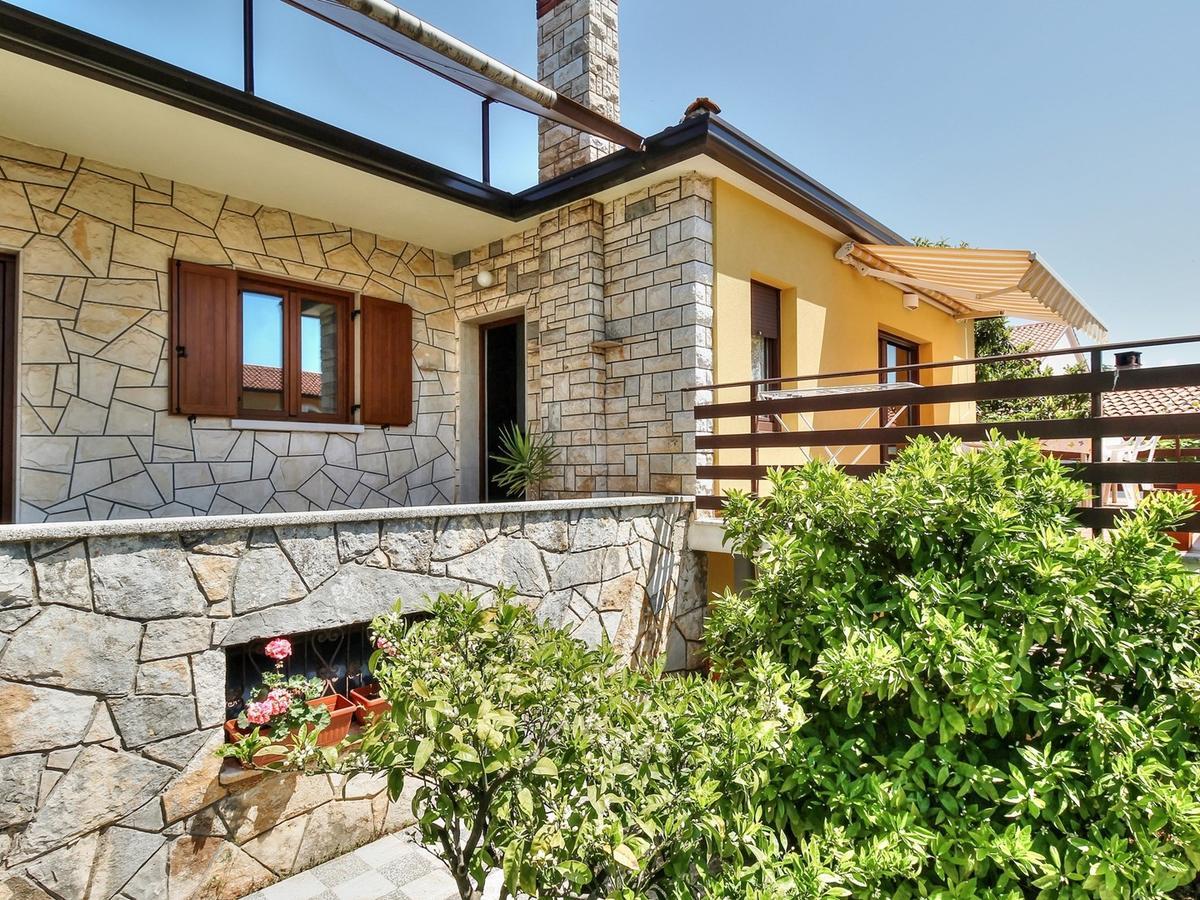 Lovric House With Apartments Умаг Екстер'єр фото